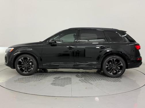 Mythos Black Metallic 2026 Audi Q7 55 Premium Plus