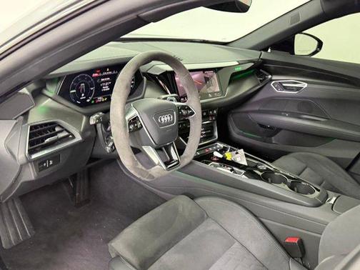 2023 Audi e-tron GT Prestige quattro