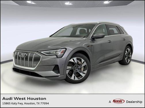 2022 Audi e-tron Premium Plus