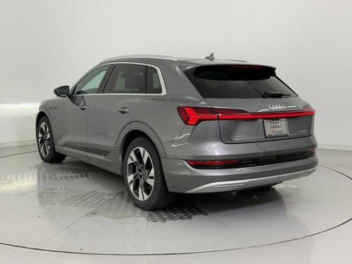 2022 Audi e-tron Premium Plus