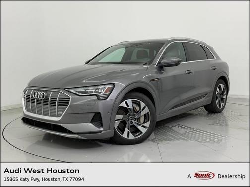 2022 Audi e-tron Premium Plus