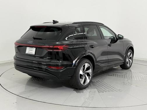 2025 Audi Q6 e-tron Premium Plus quattro