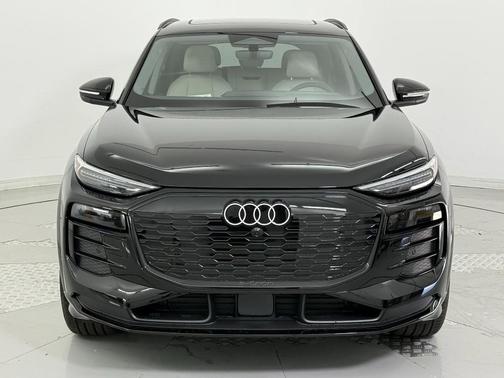 2025 Audi Q6 e-tron Premium Plus quattro