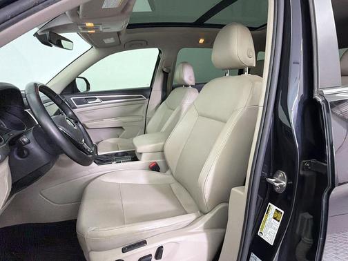 Deep Black Pearl 2018 Volkswagen Atlas 3.6L SEL