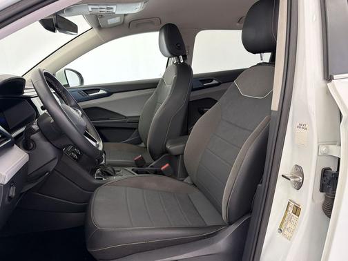 Pyrite Silver Metallic 2024 Volkswagen Taos 1.5T SE