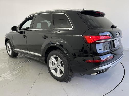2025 Audi Q7 55 Premium