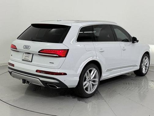 2025 Audi Q7 55 Premium Plus