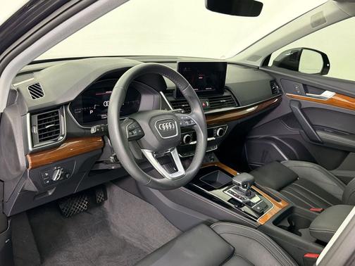 Daytona Gray Pearl Effect 2023 Audi Q5 45 S line Premium Plus