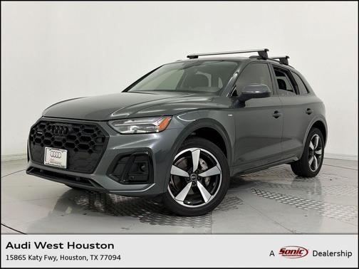 Daytona Gray Pearl Effect 2023 Audi Q5 45 S line Premium Plus