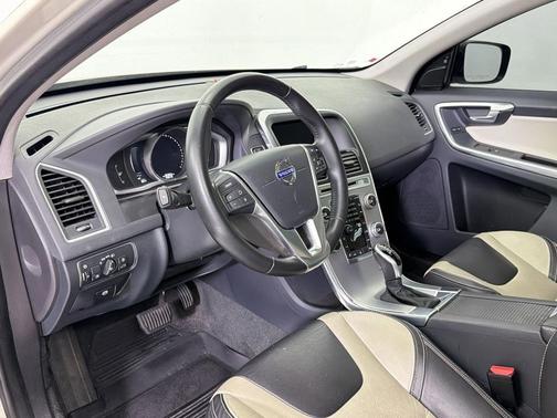 Osmium Grey Metallic 2017 Volvo XC60 T5 Dynamic