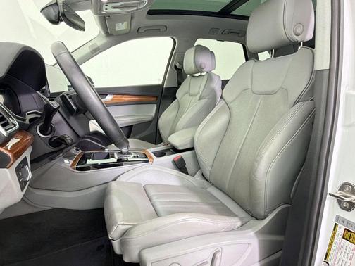 Glacier White Metallic 2023 Audi Q5 40 Premium Plus