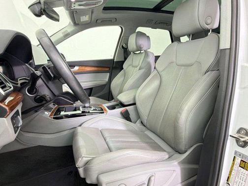 Glacier White Metallic 2023 Audi Q5 40 Premium Plus