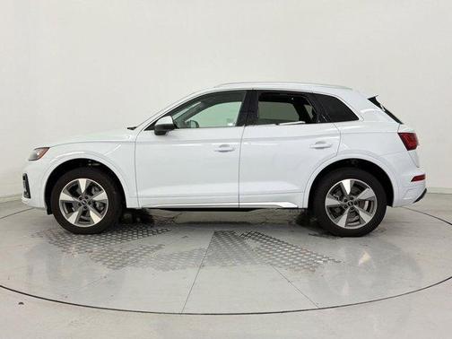 Glacier White Metallic 2023 Audi Q5 40 Premium Plus