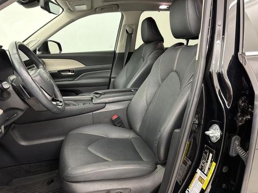 Black 2024 Toyota Grand Highlander Platinum