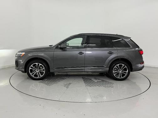 2025 Audi Q7 45 Premium Plus