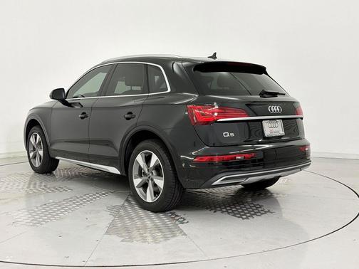 Mythos Black Metallic 2023 Audi Q5 40 Premium Plus
