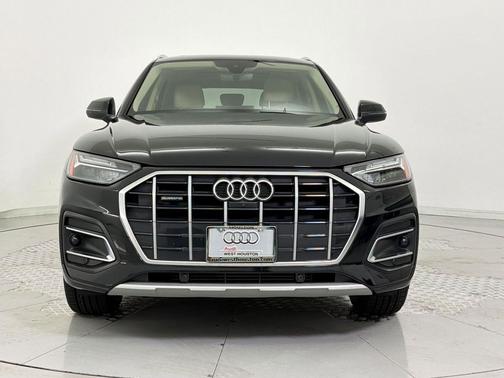 Mythos Black Metallic 2023 Audi Q5 40 Premium Plus