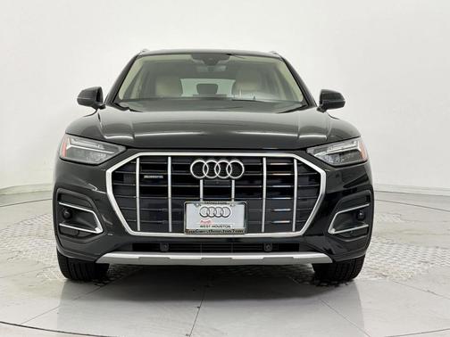 Mythos Black Metallic 2023 Audi Q5 40 Premium Plus