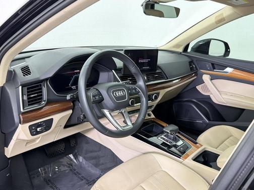 Mythos Black Metallic 2023 Audi Q5 40 Premium Plus