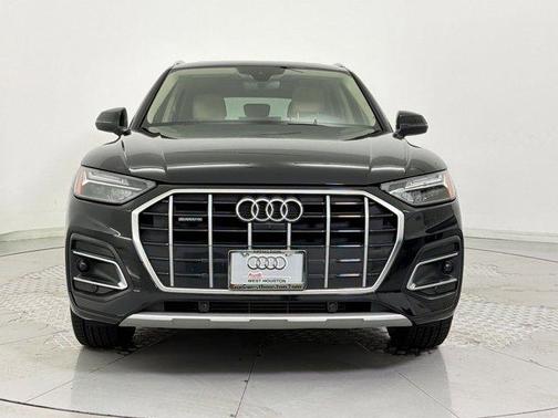 Mythos Black Metallic 2023 Audi Q5 40 Premium Plus
