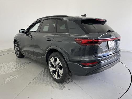 2025 Audi Q6 e-tron Premium Plus quattro