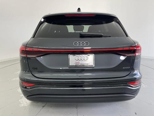 2025 Audi Q6 e-tron Premium Plus quattro