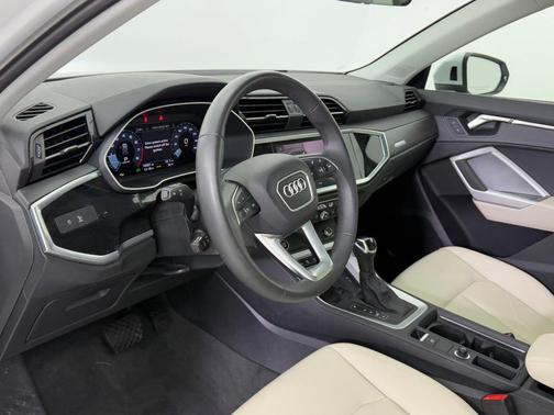 2025 Audi Q3 Premium 45 TFSI S line quattro Tiptronic