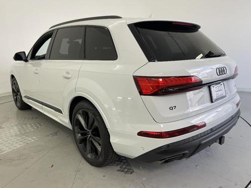 2025 Audi Q7 55 Premium Plus