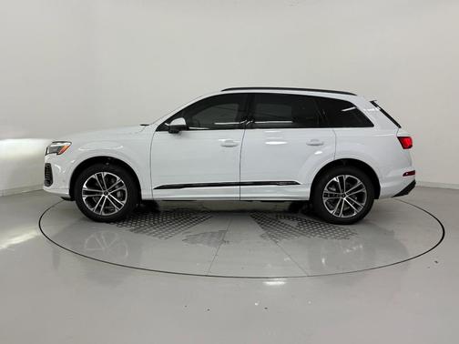 2026 Audi Q7 45 Premium