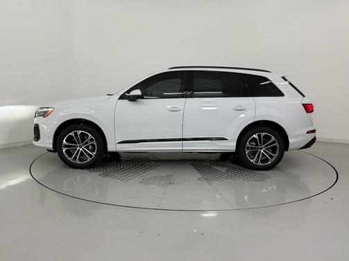 2026 Audi Q7 45 Premium
