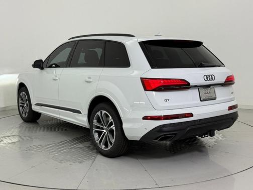 2026 Audi Q7 45 Premium