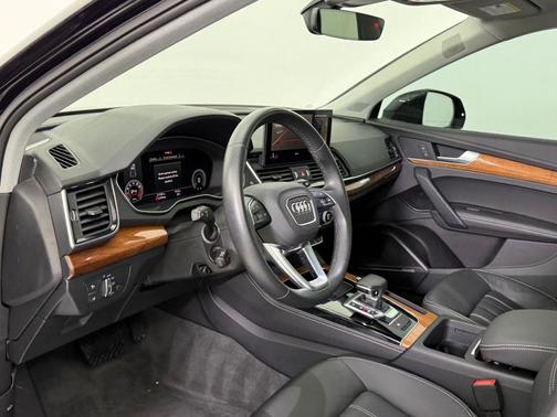 2022 Audi Q5 45 S line Premium Plus