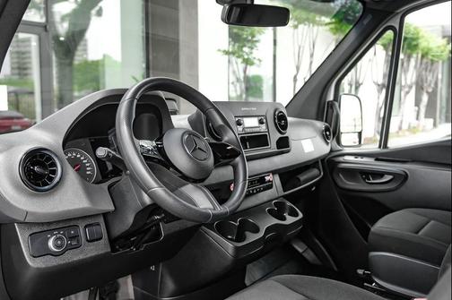 Arctic White 2025 Mercedes-Benz Sprinter 2500 High Roof