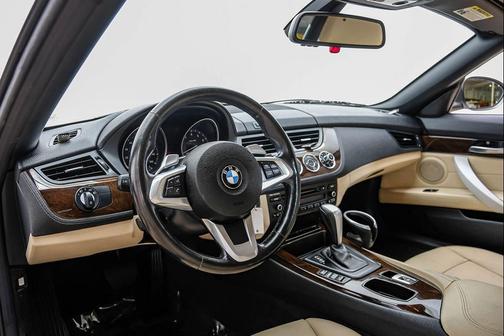 Alpine White 2011 BMW Z4 sDrive30i