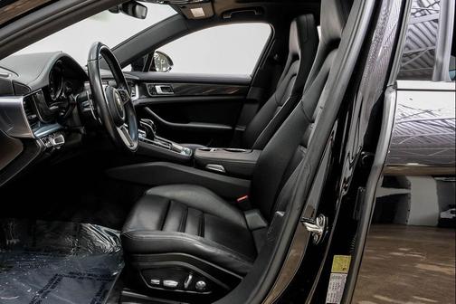 2017 Porsche Panamera 4