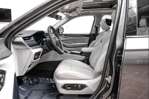 2022 Jeep Grand Cherokee 4xe Overland