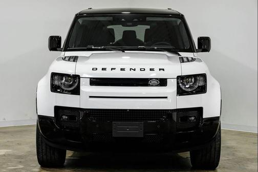 2024 Land Rover Defender 130 P400 X-Dynamic SE