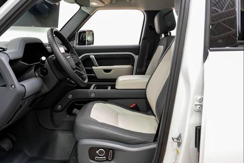 2024 Land Rover Defender 130 P400 X-Dynamic SE