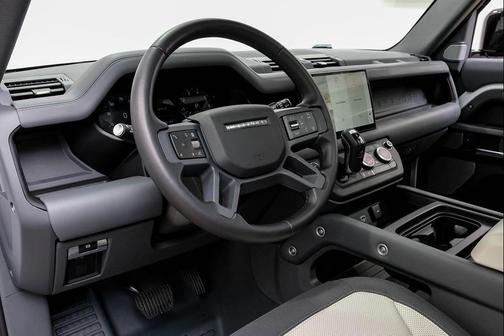 2024 Land Rover Defender 130 P400 X-Dynamic SE