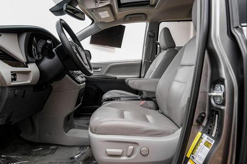 Predawn Gray Mica 2018 Toyota Sienna XLE