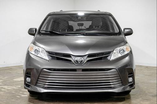 Predawn Gray Mica 2018 Toyota Sienna XLE