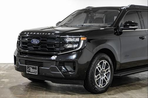 Agate Black Metallic 2025 Ford Expedition Max Active 4x4