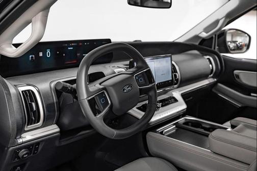 Agate Black Metallic 2025 Ford Expedition Max Active 4x4