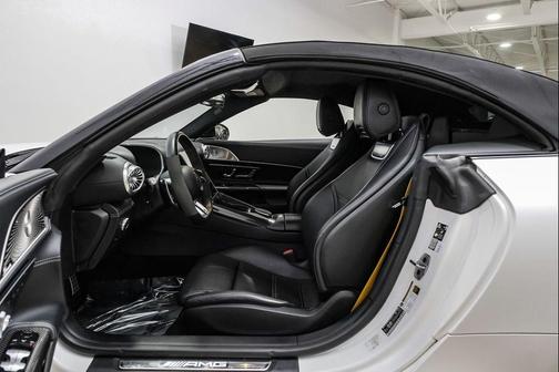 MANUFAKTUR Moonlight White Magno 2022 Mercedes-Benz AMG SL 63 Base