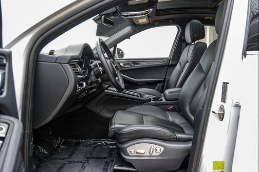 White 2024 Porsche Macan Macan
