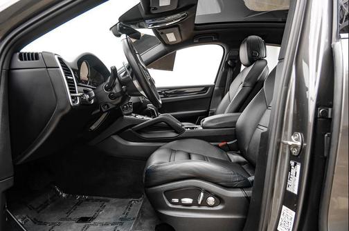 Quartzite Grey Metallic 2021 Porsche Cayenne Cayenne