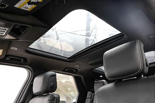 2022 Land Rover Discovery P360 S R-Dynamic