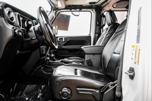 Bright White Clearcoat 2020 Jeep Wrangler Unlimited Sahara