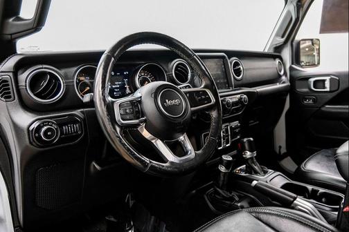 Bright White Clearcoat 2020 Jeep Wrangler Unlimited Sahara