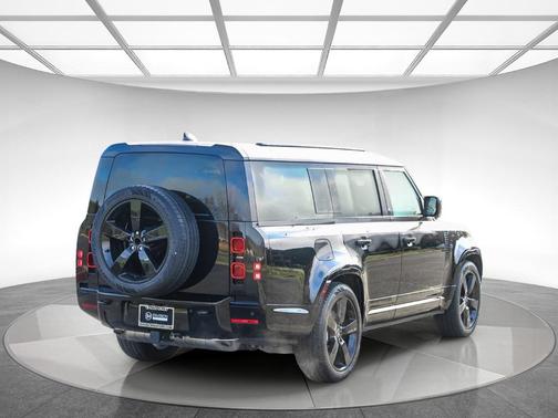 2025 Land Rover Defender P400 X-Dynamic SE